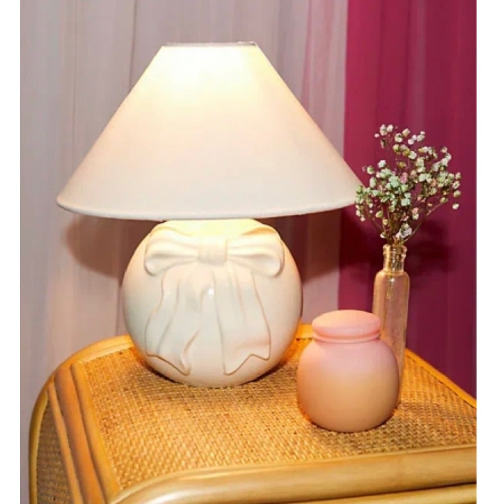 Bow Table Lamp